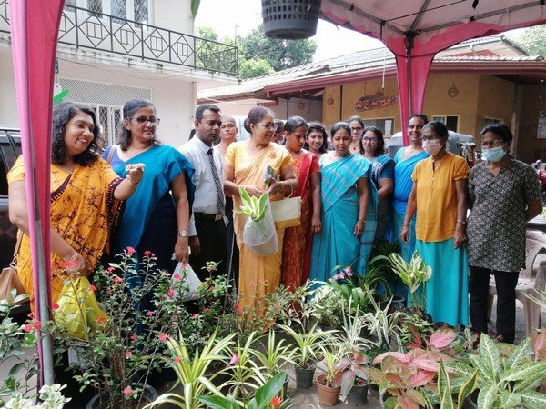 Providing sales opportunities to the members of Homagama "Ekumuthu" Samurdhi Entrepreneurs Forum (2023-10-18)